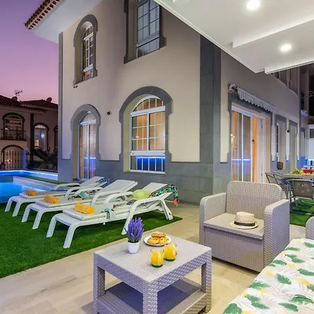 Luxury Heated Pool Vila *