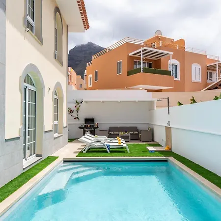 Vila Luxury Heated Pool