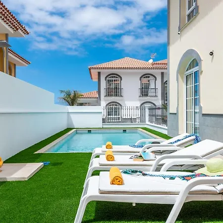 Luxury Heated Pool Vila